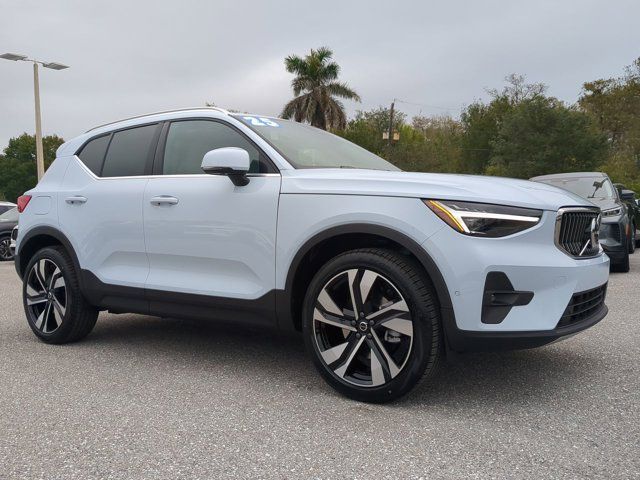 2025 Volvo XC40 Ultra Bright Theme