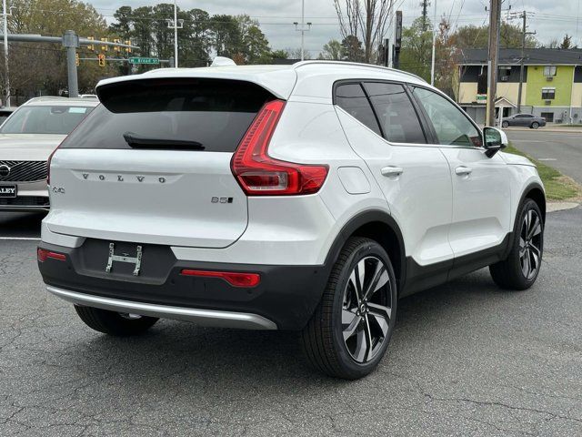 2025 Volvo XC40 Ultra Bright Theme