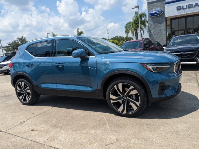 2025 Volvo XC40 Ultra Bright Theme