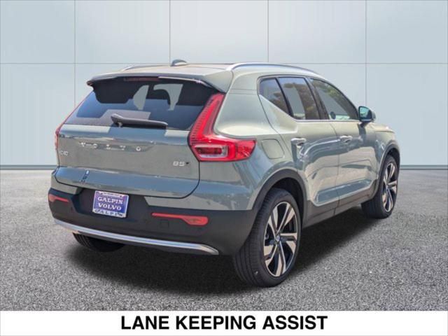 2025 Volvo XC40 Ultra Bright Theme