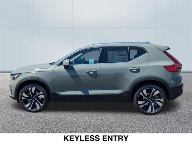 2025 Volvo XC40 Ultra Bright Theme