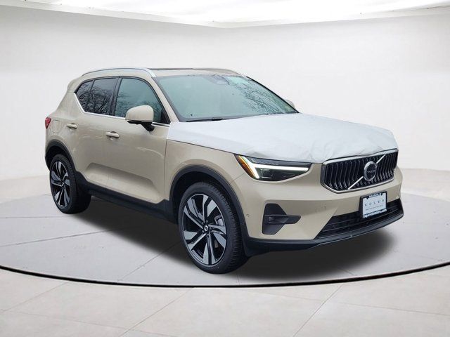 2025 Volvo XC40 Ultra Bright Theme