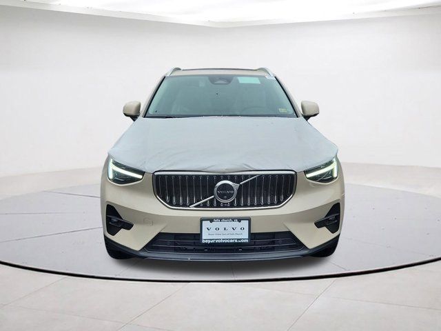 2025 Volvo XC40 Ultra Bright Theme