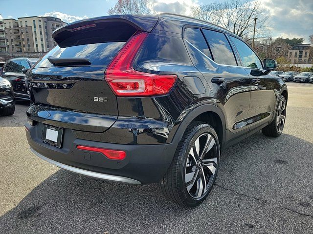 2025 Volvo XC40 Ultra Bright Theme