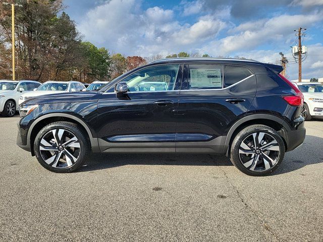 2025 Volvo XC40 Ultra Bright Theme