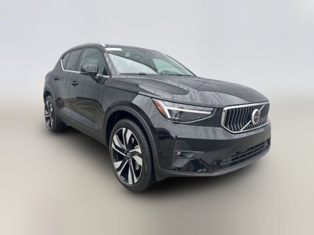 2025 Volvo XC40 Ultra Bright Theme