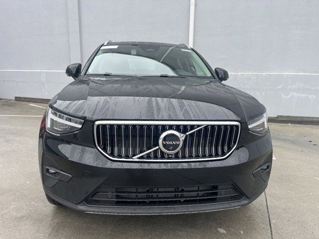 2025 Volvo XC40 Ultra Bright Theme