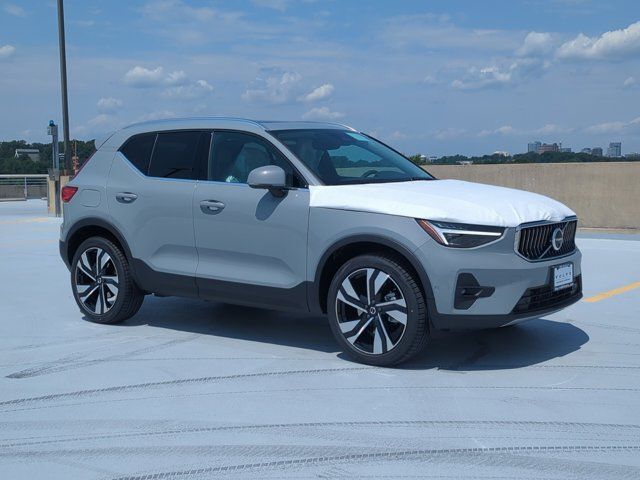 2025 Volvo XC40 Ultra Bright Theme