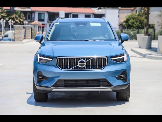 2025 Volvo XC40 Ultra Bright Theme