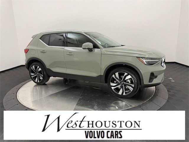 2025 Volvo XC40 Ultra Bright Theme