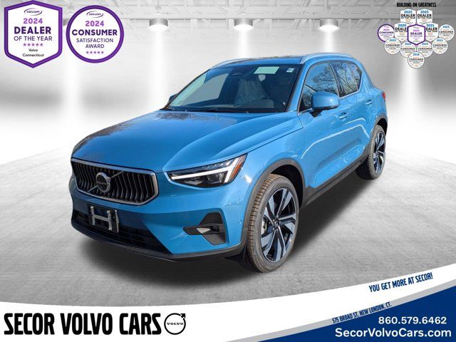 2025 Volvo XC40 Ultra Bright Theme