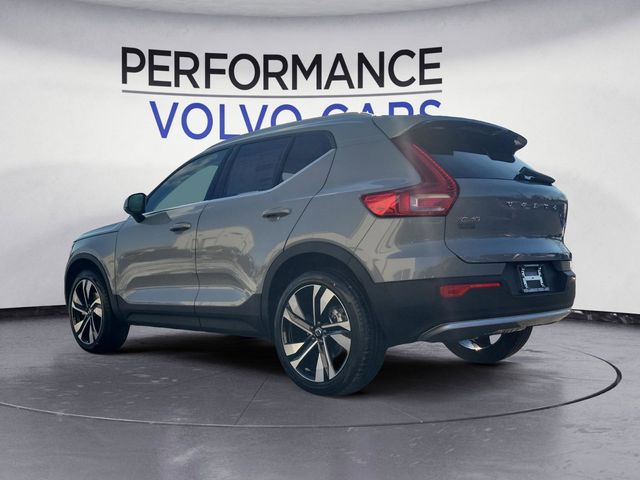 2025 Volvo XC40 Ultra Bright Theme