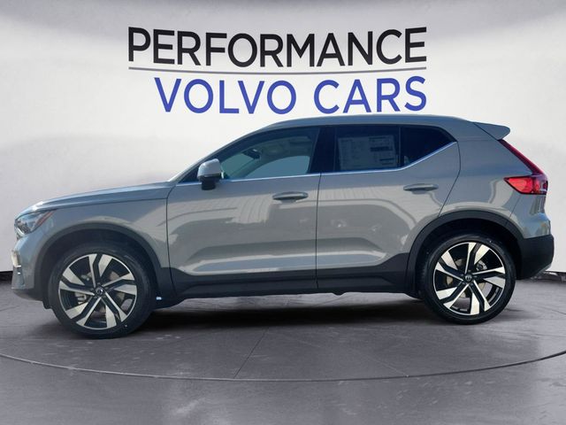 2025 Volvo XC40 Ultra Bright Theme