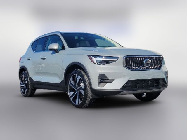 2025 Volvo XC40 Ultra Bright Theme