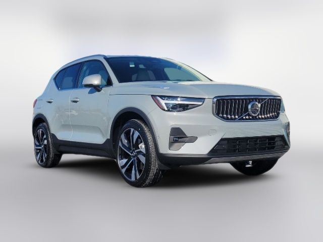 2025 Volvo XC40 Ultra Bright Theme