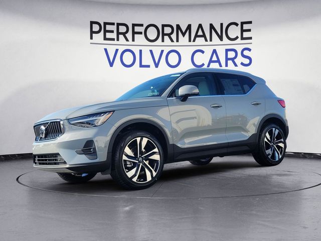 2025 Volvo XC40 Ultra Bright Theme