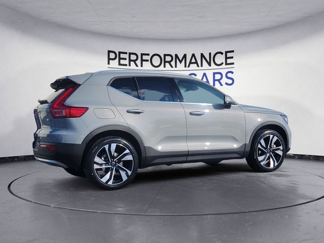 2025 Volvo XC40 Ultra Bright Theme