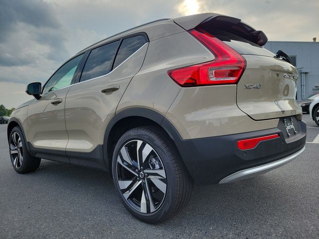 2025 Volvo XC40 Ultra Bright Theme