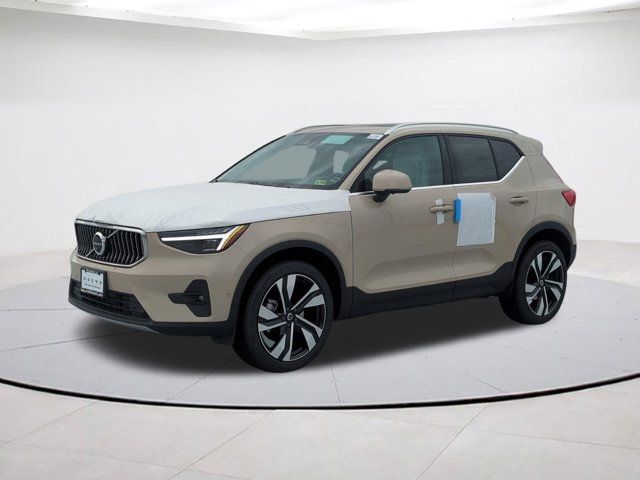 2025 Volvo XC40 Ultra Bright Theme