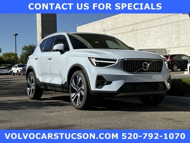 2025 Volvo XC40 Ultra Bright Theme