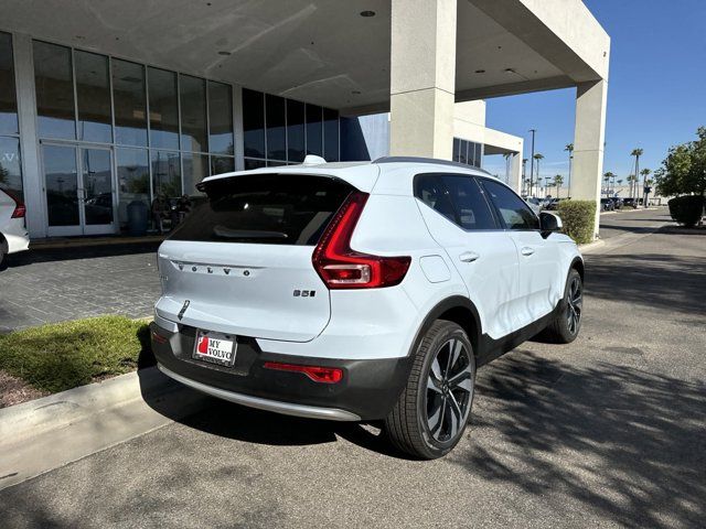 2025 Volvo XC40 Ultra Bright Theme