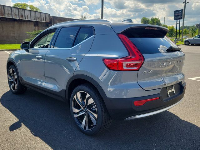 2025 Volvo XC40 Ultra Bright Theme