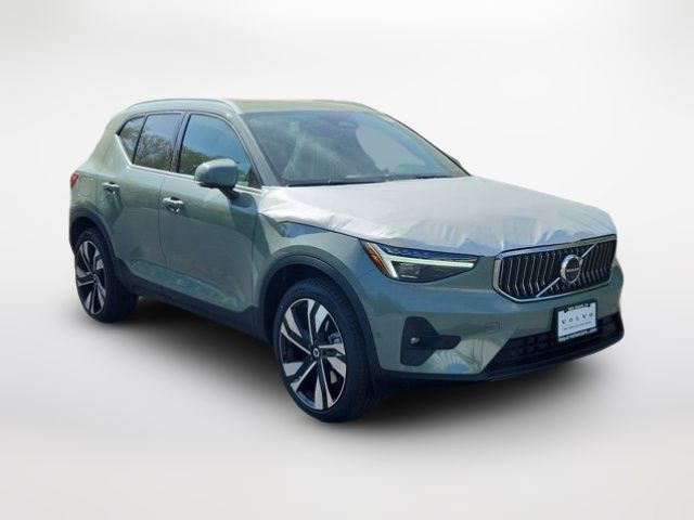 2025 Volvo XC40 Ultra Bright Theme