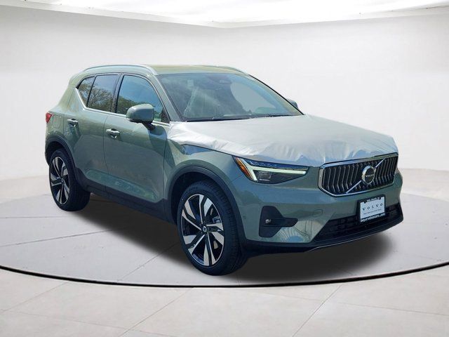 2025 Volvo XC40 Ultra Bright Theme