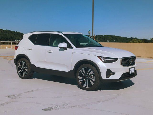 2025 Volvo XC40 Ultra Bright Theme