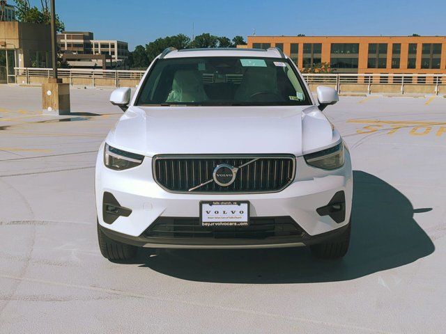 2025 Volvo XC40 Ultra Bright Theme