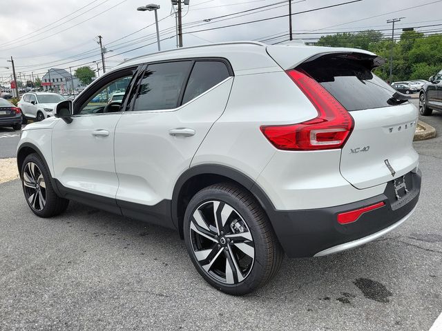 2025 Volvo XC40 Ultra Bright Theme