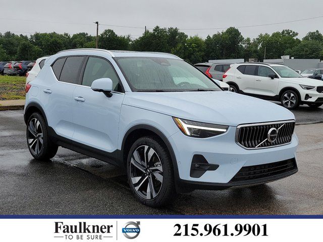 2025 Volvo XC40 Ultra Bright Theme