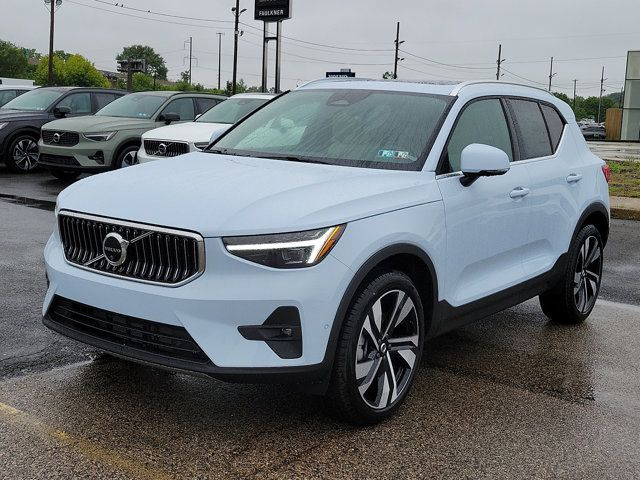 2025 Volvo XC40 Ultra Bright Theme