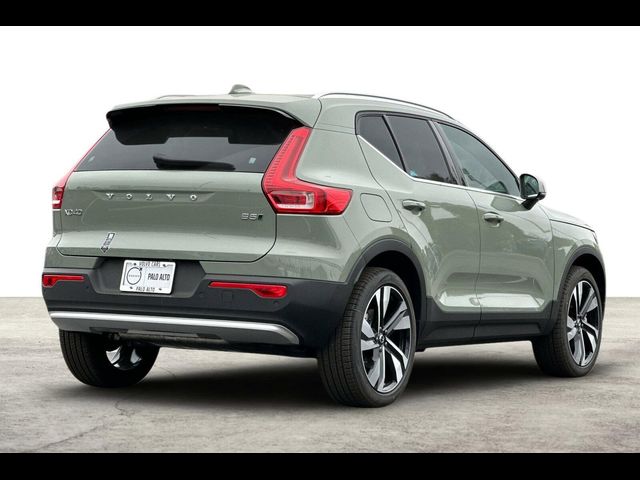 2025 Volvo XC40 Ultra Bright Theme