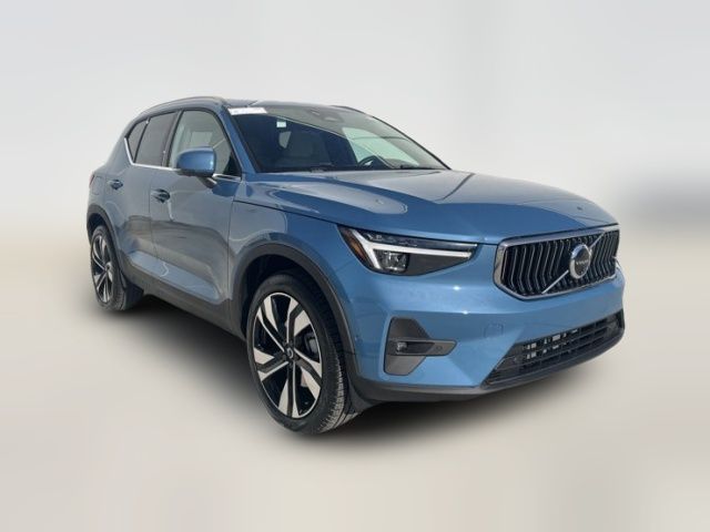 2025 Volvo XC40 Ultra Bright Theme