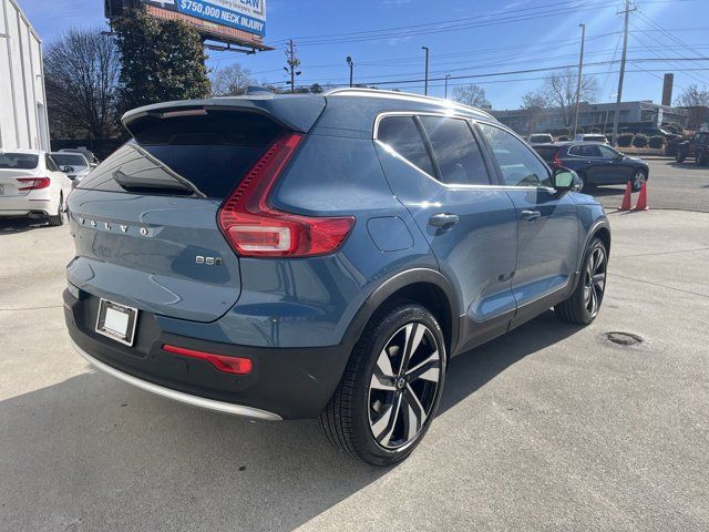 2025 Volvo XC40 Ultra Bright Theme