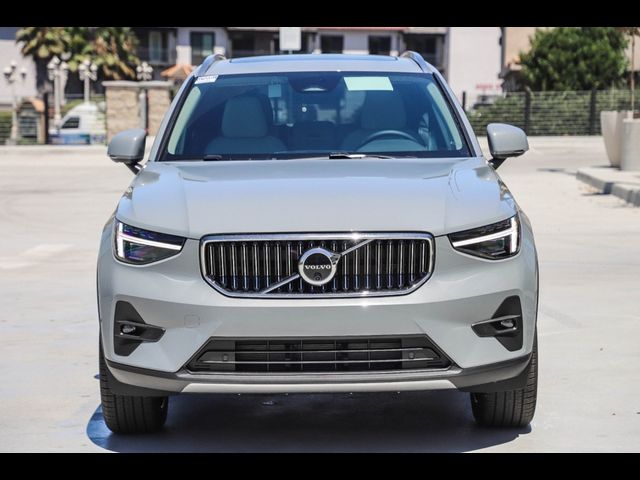 2025 Volvo XC40 Ultra Bright Theme