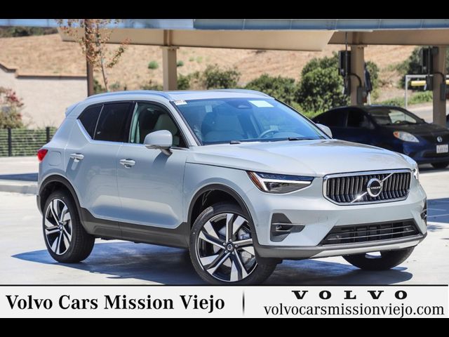 2025 Volvo XC40 Ultra Bright Theme