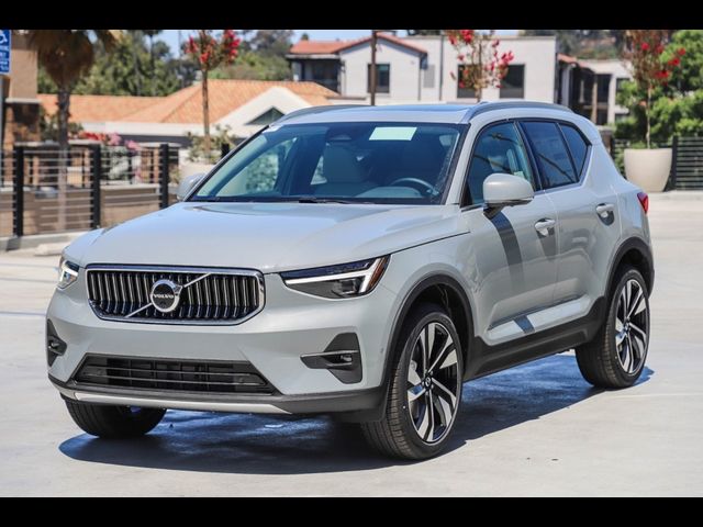 2025 Volvo XC40 Ultra Bright Theme