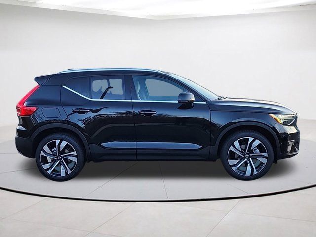 2025 Volvo XC40 Ultra Bright Theme