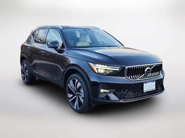 2025 Volvo XC40 Ultra Bright Theme