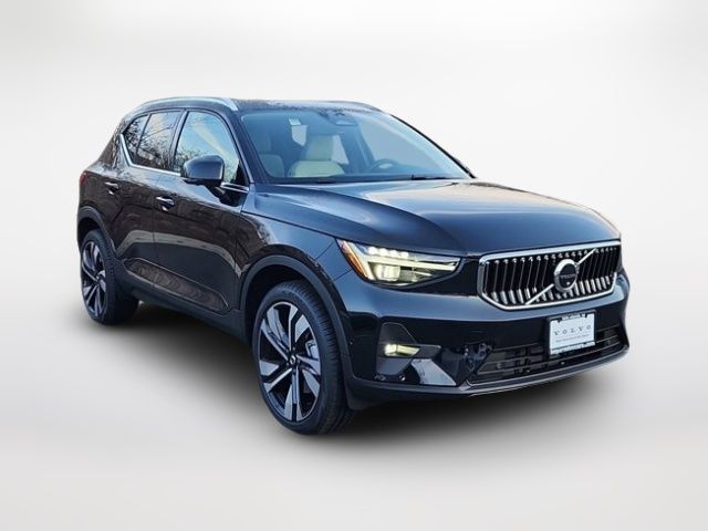 2025 Volvo XC40 Ultra Bright Theme