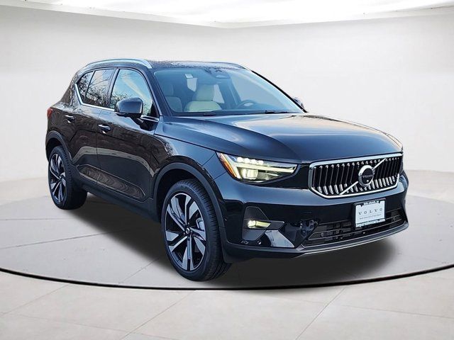 2025 Volvo XC40 Ultra Bright Theme