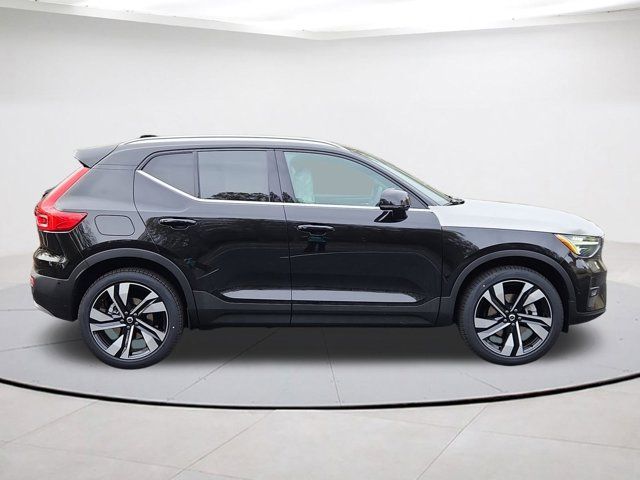 2025 Volvo XC40 Ultra Bright Theme
