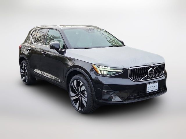 2025 Volvo XC40 Ultra Bright Theme