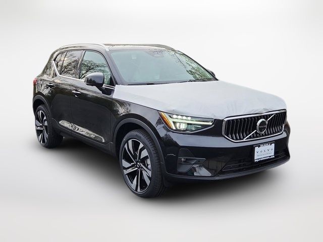 2025 Volvo XC40 Ultra Bright Theme