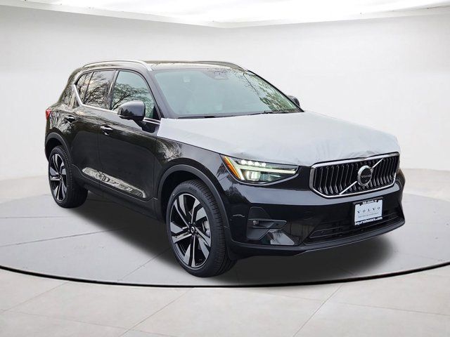2025 Volvo XC40 Ultra Bright Theme
