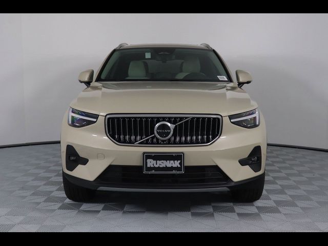 2025 Volvo XC40 Ultra Bright Theme