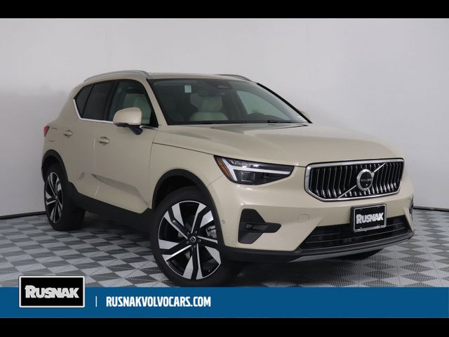 2025 Volvo XC40 Ultra Bright Theme