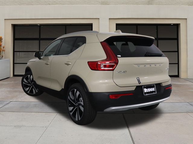 2025 Volvo XC40 Ultra Bright Theme